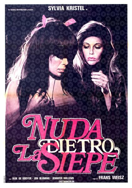 Nuda dietro la siepe