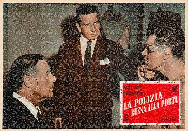 La polizia bussa alla porta