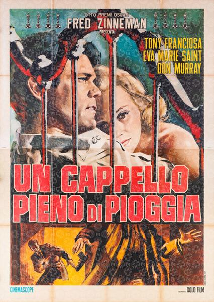 Un cappello pieno di pioggia