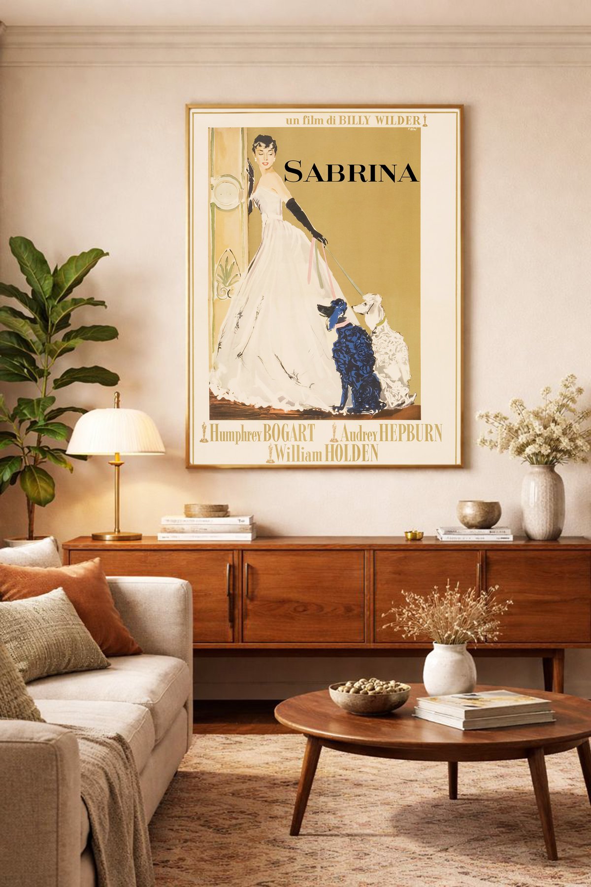 Salotto con il poster sabrina